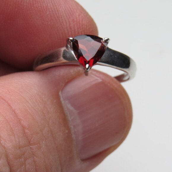 *925 Sterling Silver Genuine Garnet Ring - Picture 1 of 4